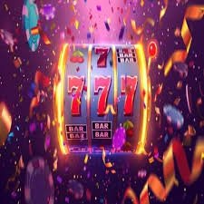 Pemain menikmati interaksi dealer langsung dan game live casino berkualitas
